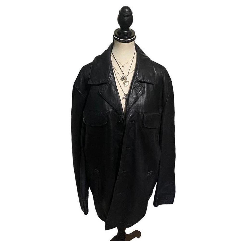 Vintage Black Leather Coat ⋆｡‧₊°♱༺𓆩❦︎𓆪༻♱༉‧₊˚.